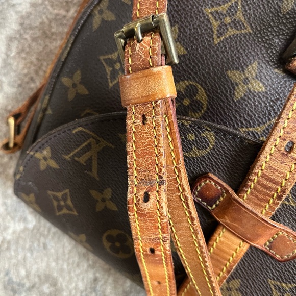 💯Louis Vuitton Brown Monogram Crossbody Bag with Saddle Shape - Picture 4 of 9